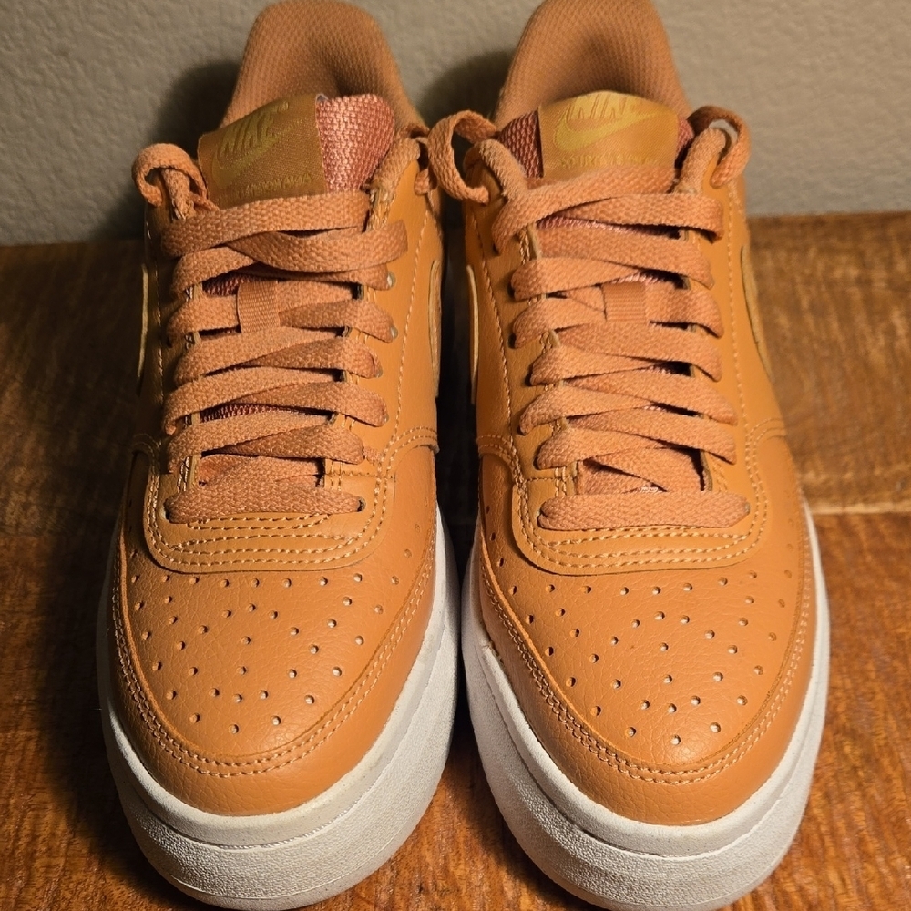 Nike Tan Sneakers - Picture 4 of 7